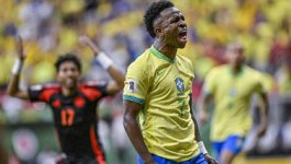 篮球湖人核心球员训练后状态良好